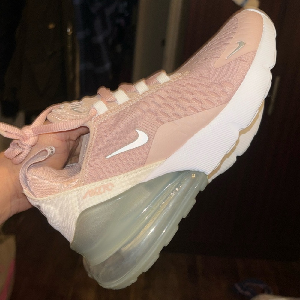 NWOT authentic nike sneakers size 6